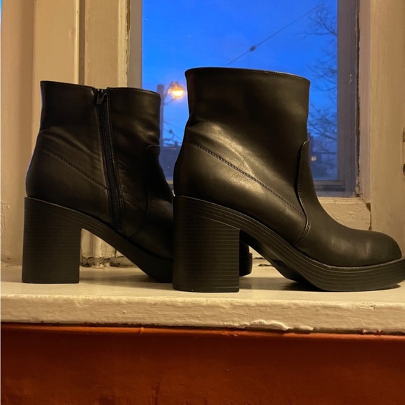 MIA Black Boots - 9US - Picture 1 of 4
